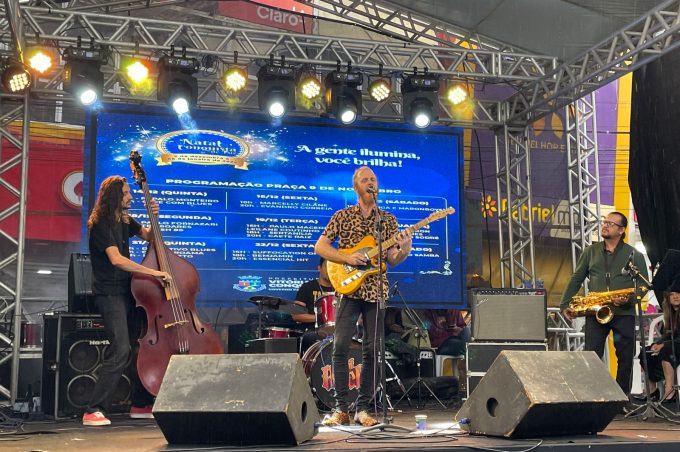 Natal Conquista de Luz: Com noite de estreias, artistas se apresentaram na praça 9 de Novembro nesta quarta-feira