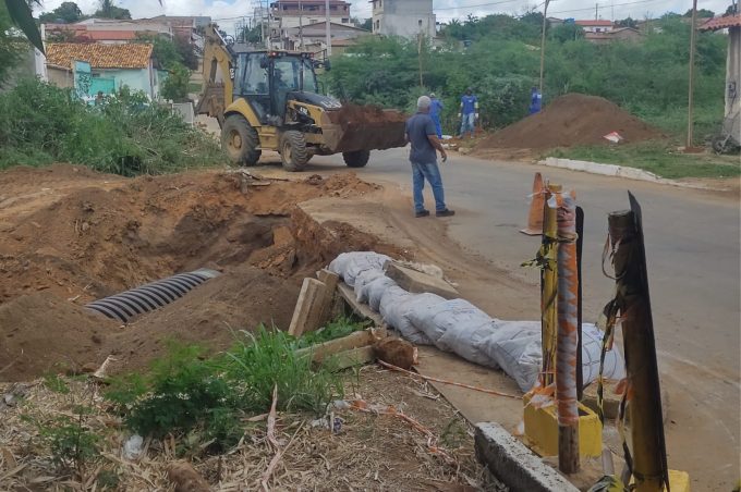 Governo Municipal instala novo tubo de drenagem no distrito de Bate-Pé após destruição ocasionada por vandalismo