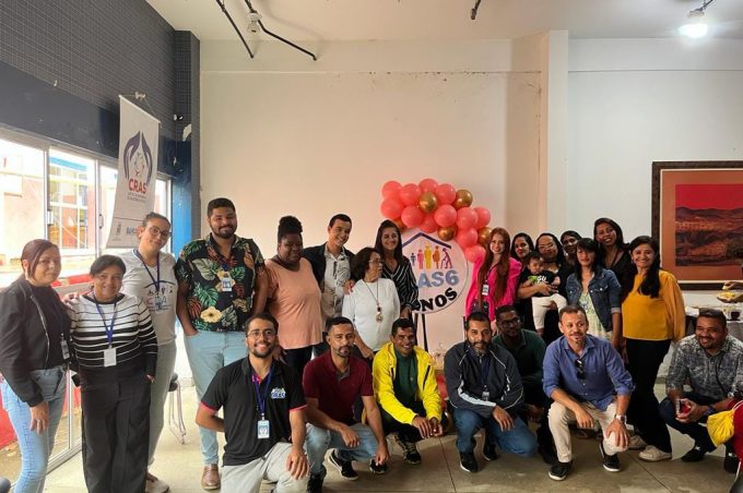 Equipe e usuários da Extensão do Cras Nova Cidade comemoram oito anos de implantação da unidade