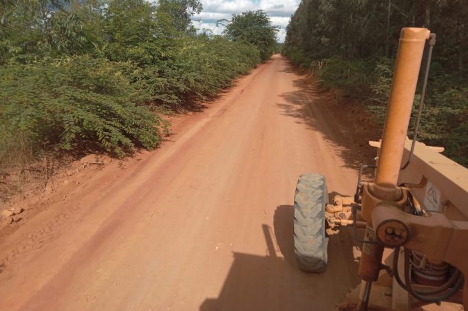 Prefeitura realiza melhorias na estrada principal que liga Pradoso a Bate-Pé