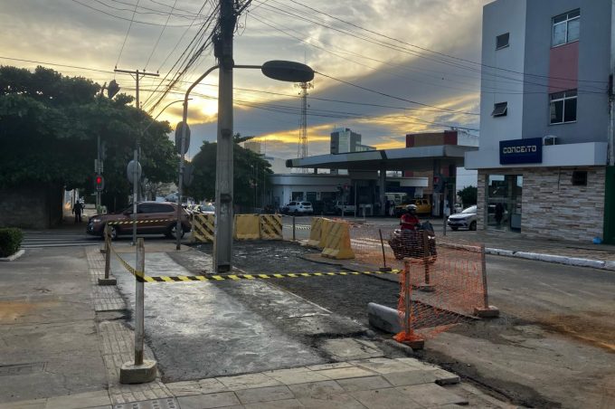 Semob libera trânsito em meia pista na Avenida São Geraldo