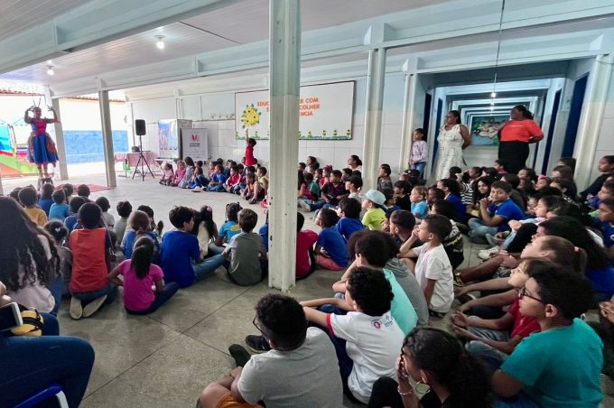 Literatura, teatro e inclusão encantam alunos das escolas da rede municipal