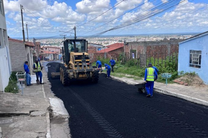 Acelera Conquista: Prefeitura assina Ordem de Serviço e inicia recapeamento asfáltico na Rua das Pedrinhas