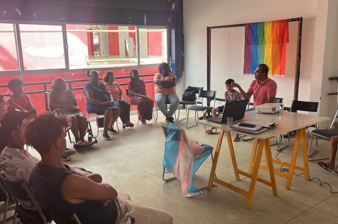 Roda de conversa no Cras Nova Cidade discute visibilidade trans