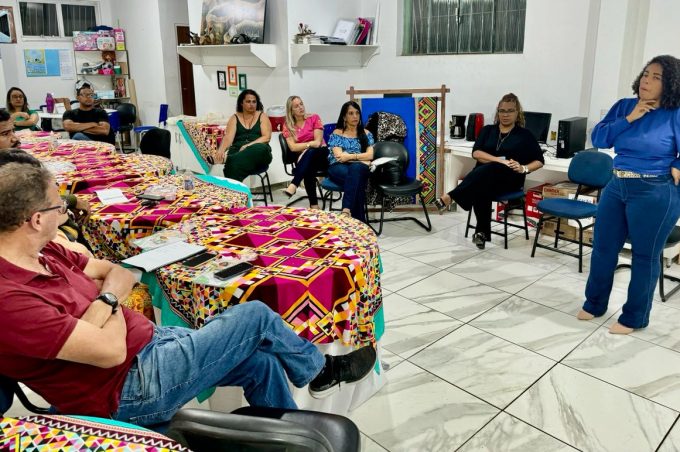 Secretaria Municipal de Educação promove formação para docentes da EJA