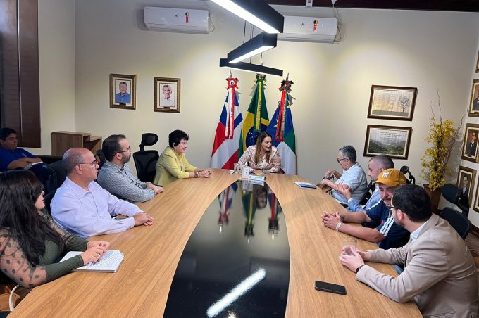 Governo Municipal dialoga com representantes do Sinserv