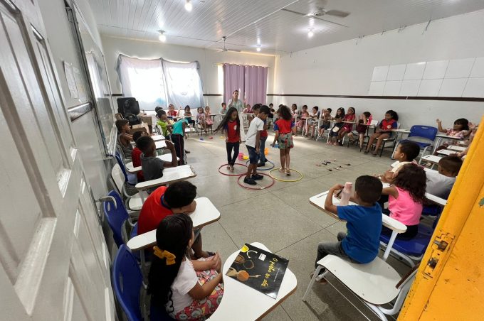 Núcleo de Prevenção e Monitoramento da Violência nas Escolas realiza ação preventiva de pacificação na Escola de Cercadinho