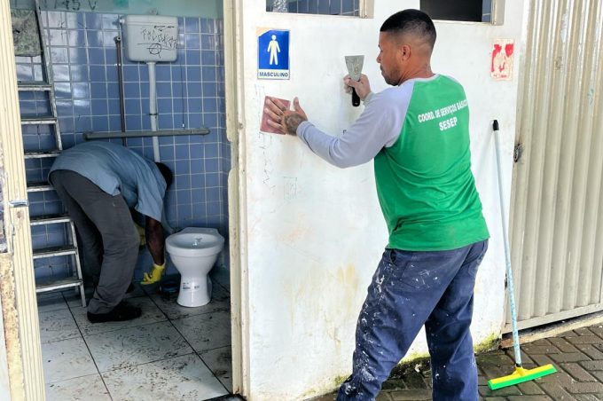 Prefeitura realiza manutenção emergencial em equipamentos localizados na praça Guadalajara após atos de vandalismo