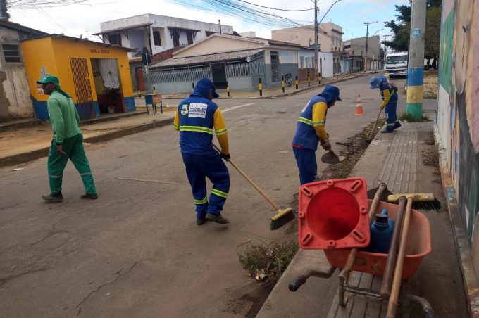 Prefeitura recolhe toneladas de resíduos e realiza limpeza em vias da zonas urbana e rural antes dos festejos juninos