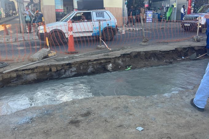 Governo Municipal finaliza laje de concreto de galeria pluvial na Avenida Crescêncio Silveira
