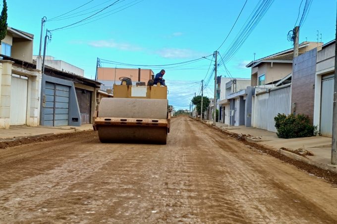 Acelera Conquista: Governo Municipal avança com obra de pavimentação asfáltica no Porto Seguro