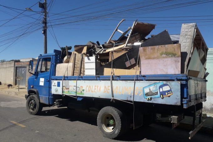 Operação Cata-Bagulho recolheu mais de 40 toneladas em julho e inicia agosto atendendo o bairro Brasil