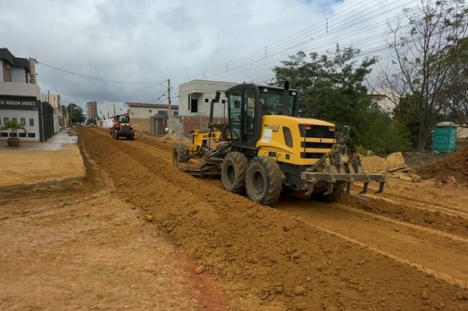 Pavimentação asfáltica é realizada em ruas dos loteamentos Bela Vista e Porto Seguro