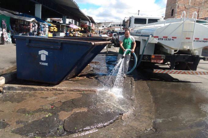 Secretaria Municipal de Serviços Públicos realiza limpeza nas feiras da Urbis VI e Ceasa