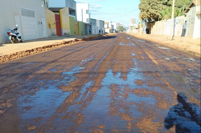 Prefeitura retoma obras pela cidade interrompidas em razão das chuvas