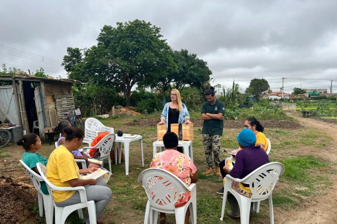 Governo Municipal incentiva criação de abelhas sem ferrão nas hortas comunitárias de Vitória da Conquista