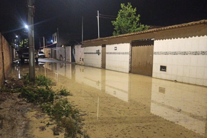 Governo Municipal presta atendimento a moradores de casas alagadas pelas chuvas em Dantelândia