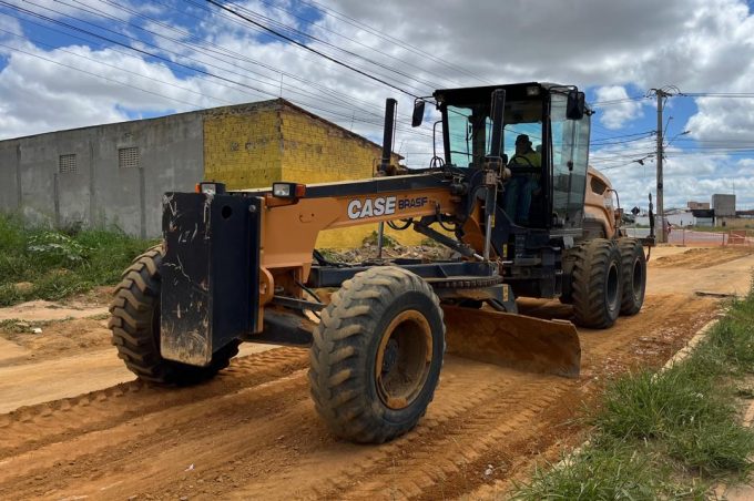 Seinfra trabalha em pavimentação de trecho da Perimetral após obra do sistema de drenagem no Morada dos Pássaros
