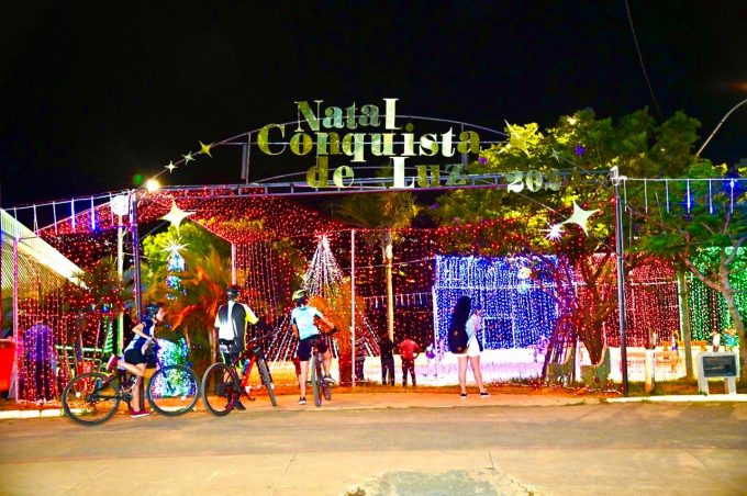 Natal Conquista de Luz: iluminação natalina chega à Lagoa das Bateias e atrai visitantes de toda a cidade
