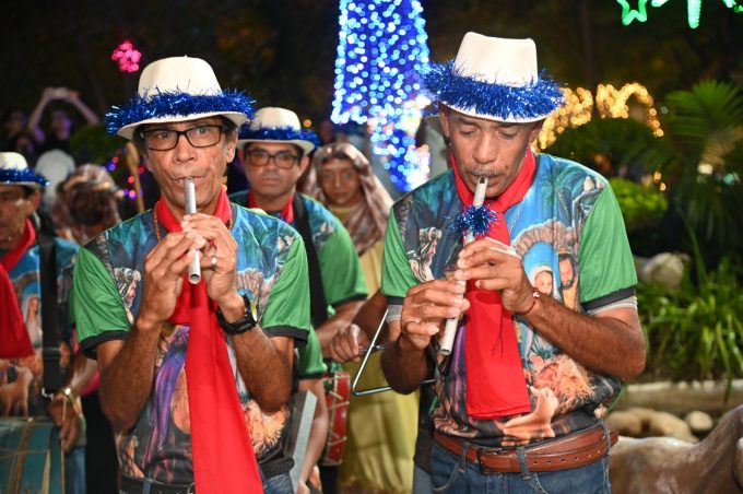 Encontro de gerações de Ternos de Reis marca primeiro dia de apresentações no Natal Conquista de Luz