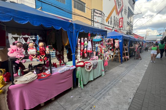 Feira de Economia Solidária já está no Centro da cidade com diversas opções de compras para o Natal