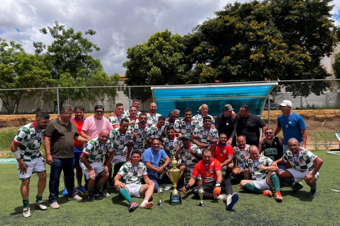 Com 500 pessoas presentes no Edvaldo Flores, Trivela conquista Campeonato de Futebol Master
