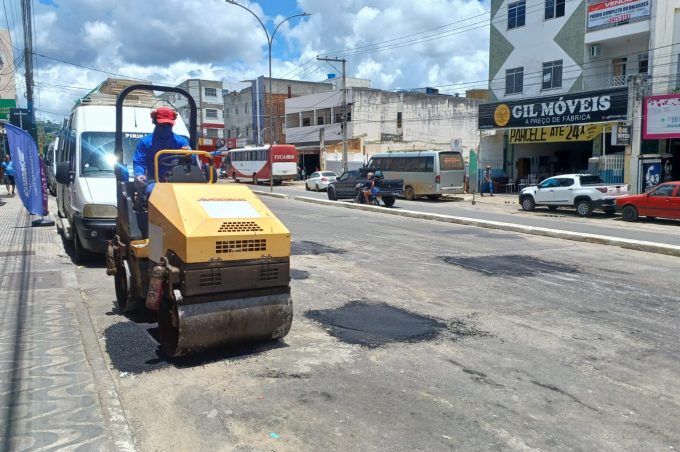 Prefeitura aproveita tempo firme e retoma Operação Tapa-Buraco nas ruas da cidade