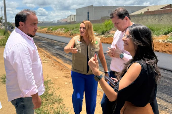 Governo Municipal vistoria pavimentação asfáltica no Jardim Guanabara. Mais de 80% da obra já está concluída