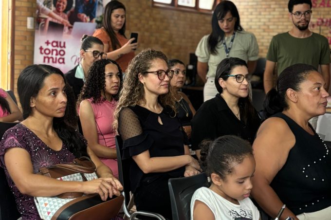 Secretaria de Políticas para Mulheres certifica 50 participantes de cursos sobre pães e confeitarias