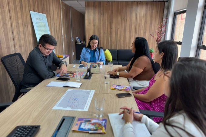 Em Brasília, representantes da Secretaria de Políticas para Mulheres conhecem projetos e buscam recursos para o município