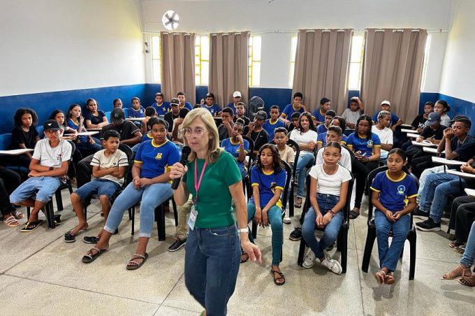 Secretaria Municipal de Educação realiza ações de prevenção e combate ao bullying em escolas do município