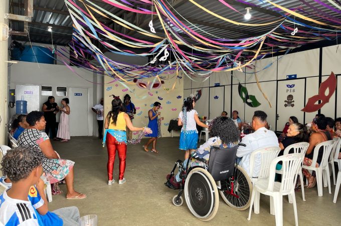 Cras Pedrinhas e Nova Cidade promovem baile de carnaval para usuários e trabalhadores das unidades