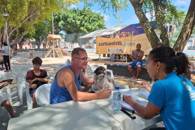 Castramóvel realiza procedimentos em cães e gatos no bairro Jurema até este sábado