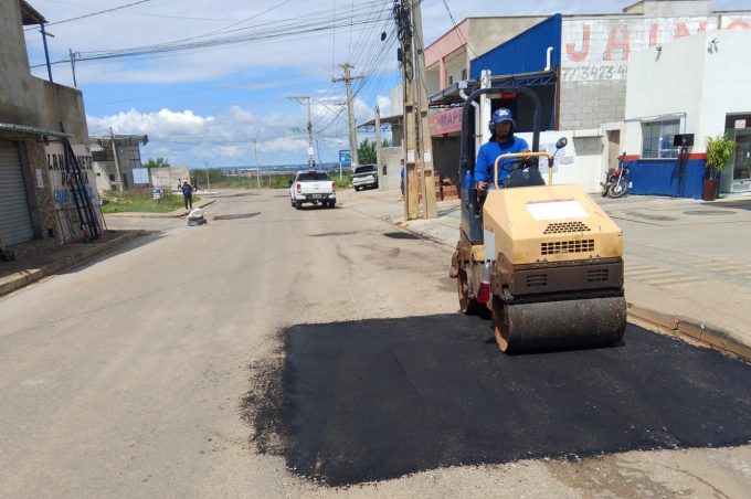 Operação Tapa-Buraco: Prefeitura de Vitória da Conquista executou serviço de manutenção em 120 vias em abril