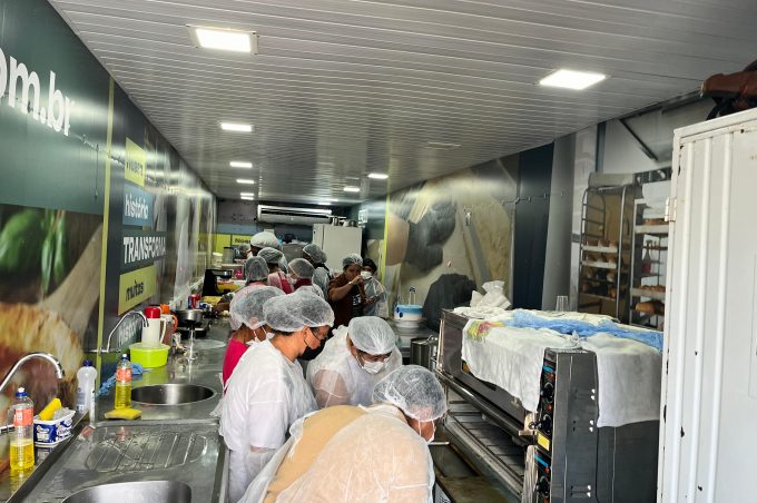 Semdes e Senai qualificam moradores do Nova Cidade com cursos na área de alimentação