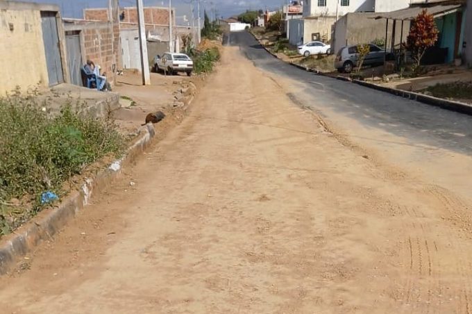 Prefeitura dá continuidade à pavimentação de ruas do loteamento Miro Cairo