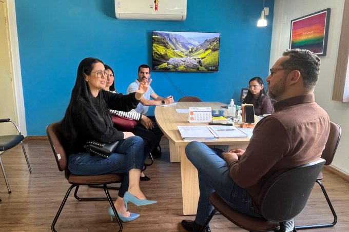 Semdes discute apoio a projeto voltado para crianças e adolescentes com Transtorno do Espectro Autista