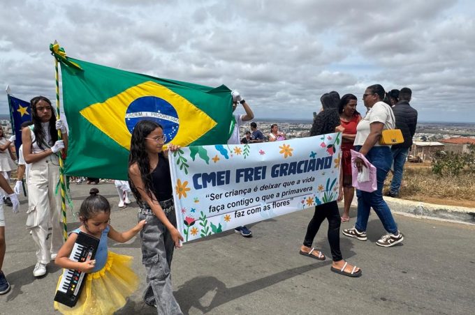 Centro Municipal de Educação Infantil Frei Graciano de Santo Elpídio promove desfile cultural no Nossa Senhora Aparecida