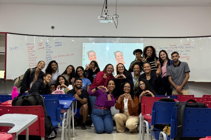 Jovens participam de curso básico de Libras promovido pela Coordenação Municipal da Juventude de Vitória da Conquista