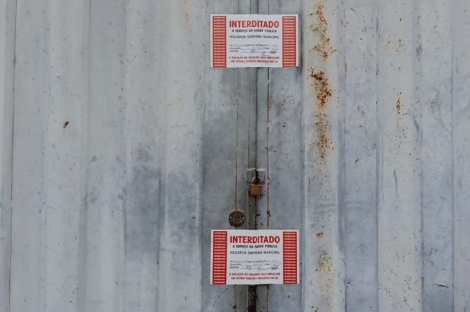 Vigilância Sanitária de Vitória da Conquista interdita fábricas de tempero clandestinas por condições insalubres