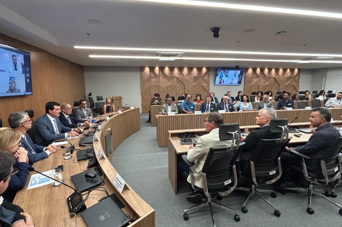 Vitória da Conquista participa de reunião estratégica com outros municípios para enfrentamento do analfabetismo
