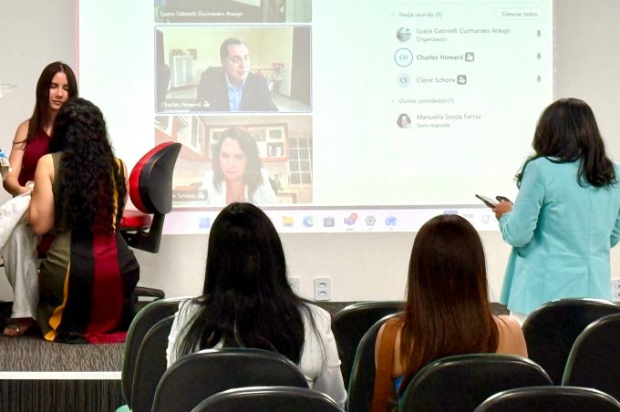 Secretaria de Políticas para Mulheres participa de debate sobre equilíbrio entre gêneros na vida e nas organizações