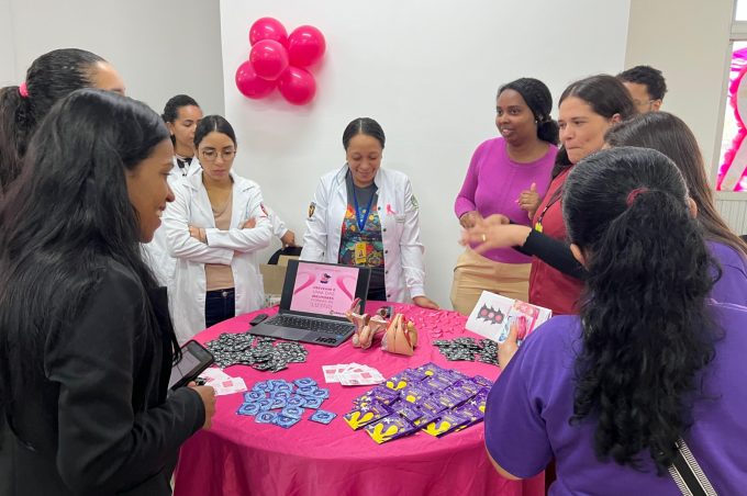Outubro Rosa: Fundação de Saúde de Vitória da Conquista promove ações de cuidado e prevenção para funcionárias