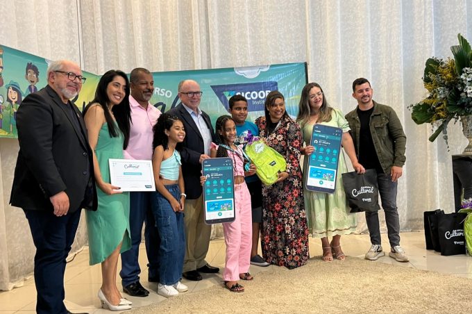 Alunas da Rede Municipal de Ensino são premiadas no 14º Concurso Cultural do Instituto Sicoob