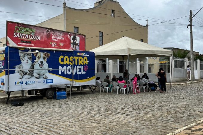 Castramóvel leva castração gratuita a cães e gatos da Urbis V e reforça cuidado com o bem-estar animal