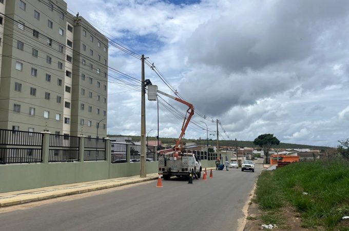 Brilha Conquista: Prefeitura promove instalação de luminárias no bairro Primavera e readequações na Estiva