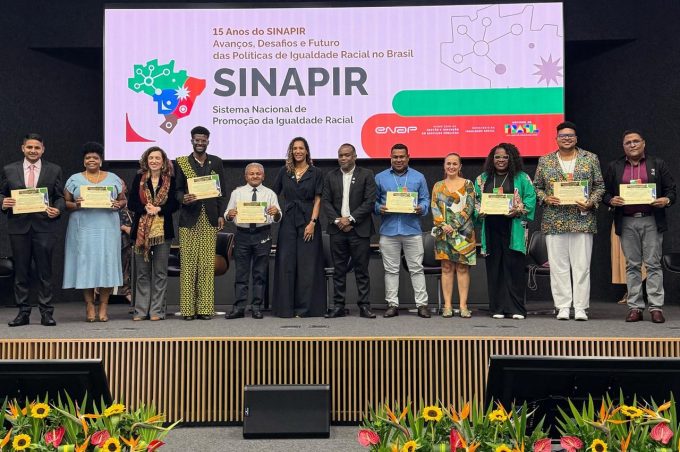 Coordenação de Igualdade Racial é homenageada em cerimônia de 15 Anos do Sinapir em Brasília