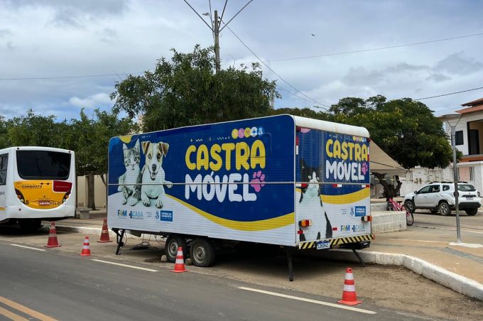 Castramóvel chega ao Pradoso e oferece castração e microchipagem de cães e gatos