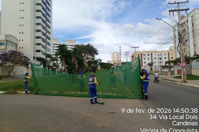 Prefeitura de Vitória da Conquista segue com o cronograma semanal de limpeza das vias e poda de árvores