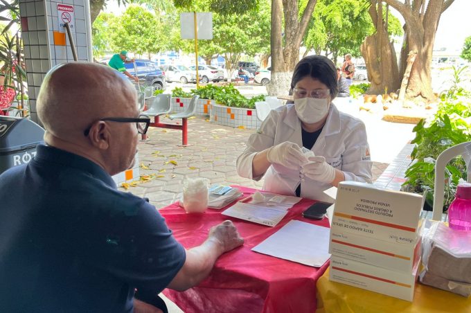 Caav leva testes rápidos, PrEP e distribuição de preservativos ao Terminal Rodoviário durante mobilização pré-carnaval